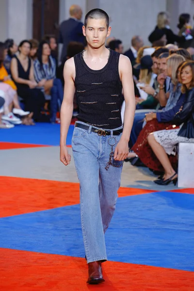 Look 28